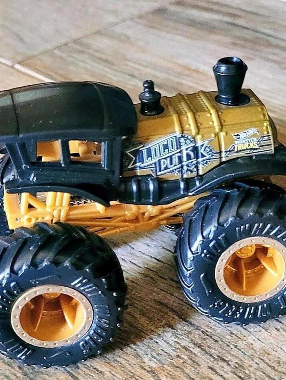 Hot Wheels Monster Jam Loco Punk Monster Truck